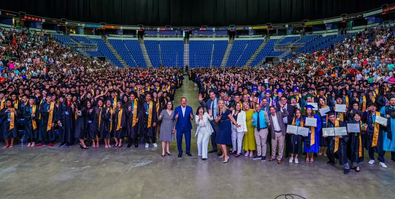 El gobernador de Puerto Rico y la secretaria de Educación premian a 1,583 estudiantes por su excelencia académica y superación personal
