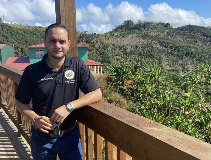 Representante orienta a boricuas que interesen trabajar en fincas