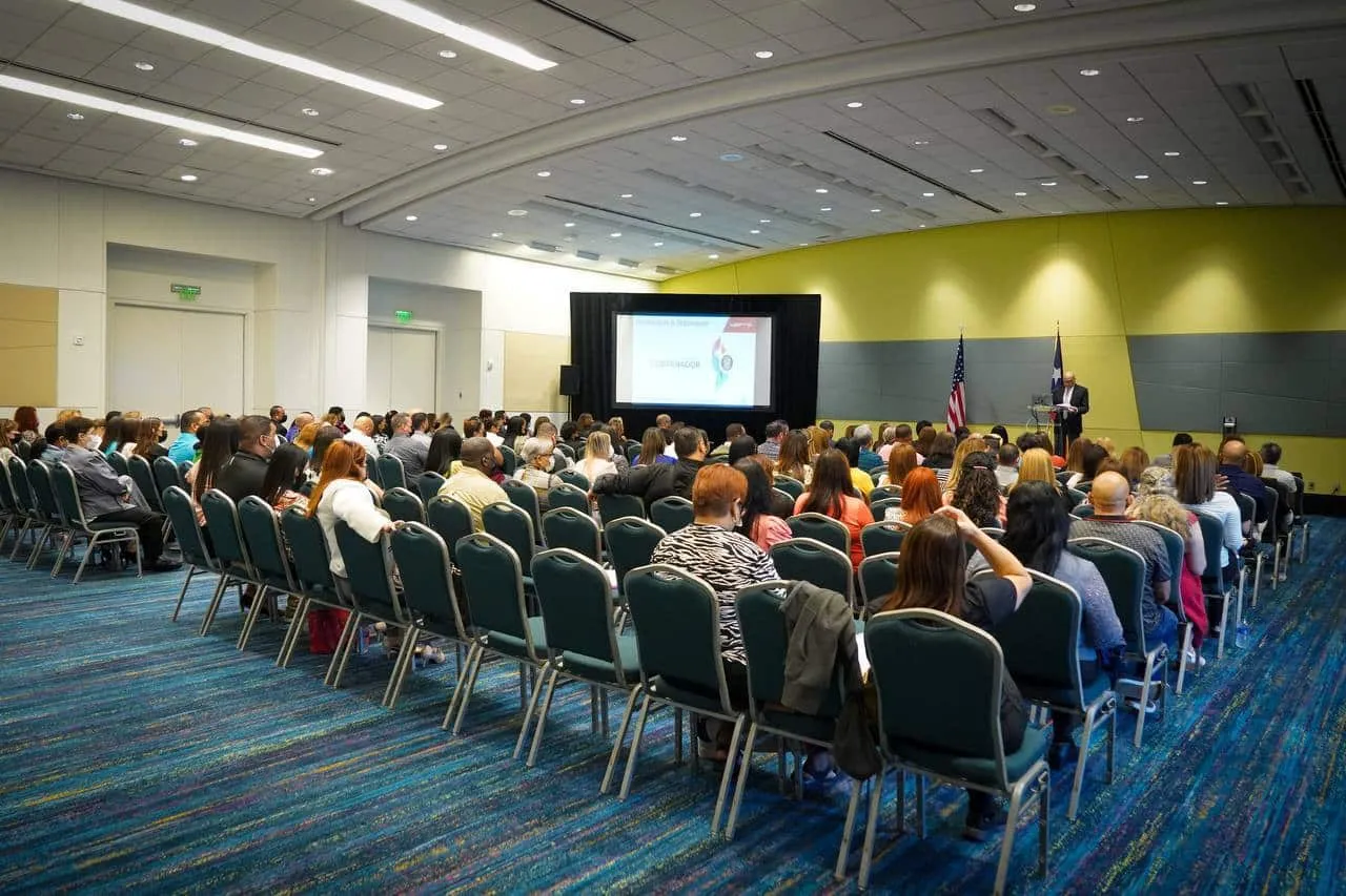 Gobierno ofrece certificación de servicio al cliente para servidores públicos