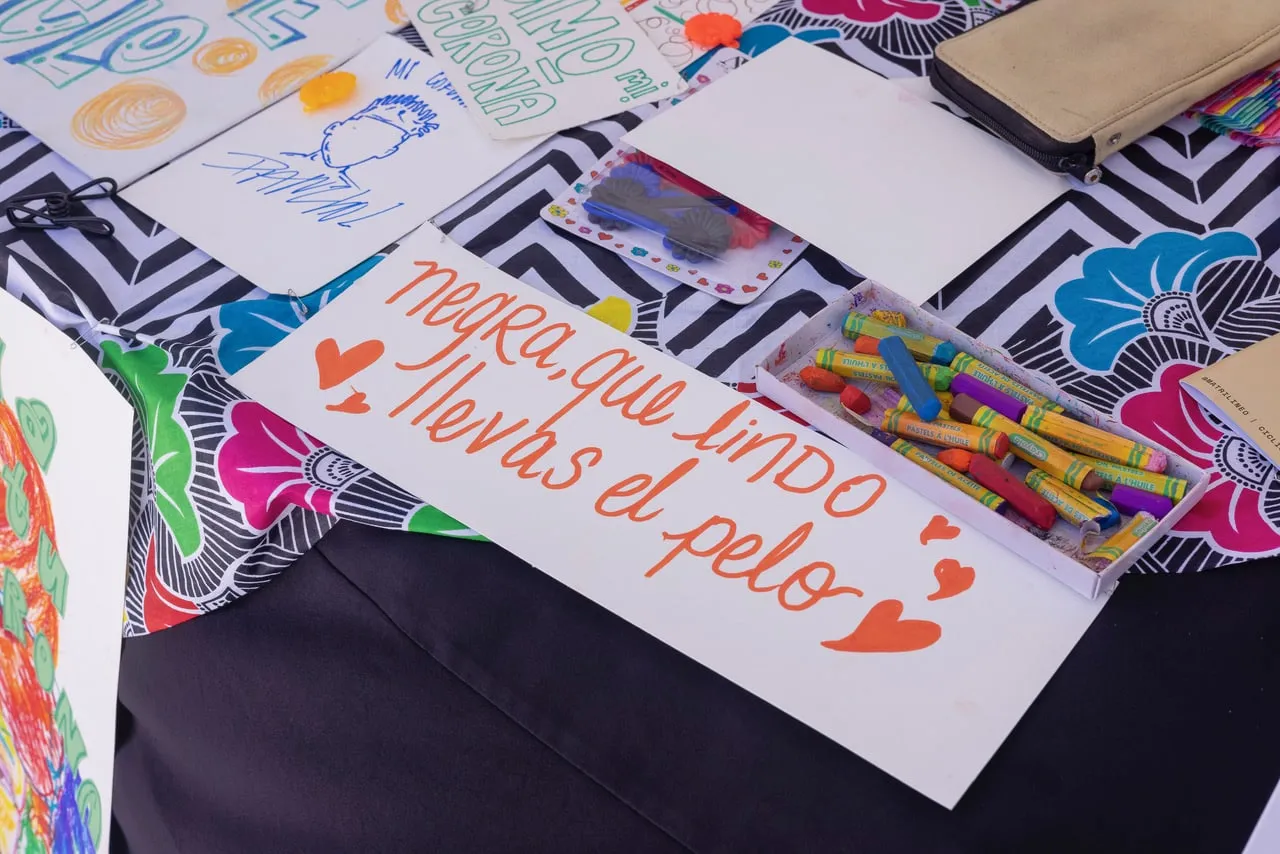 Buenas notas y afros grandes