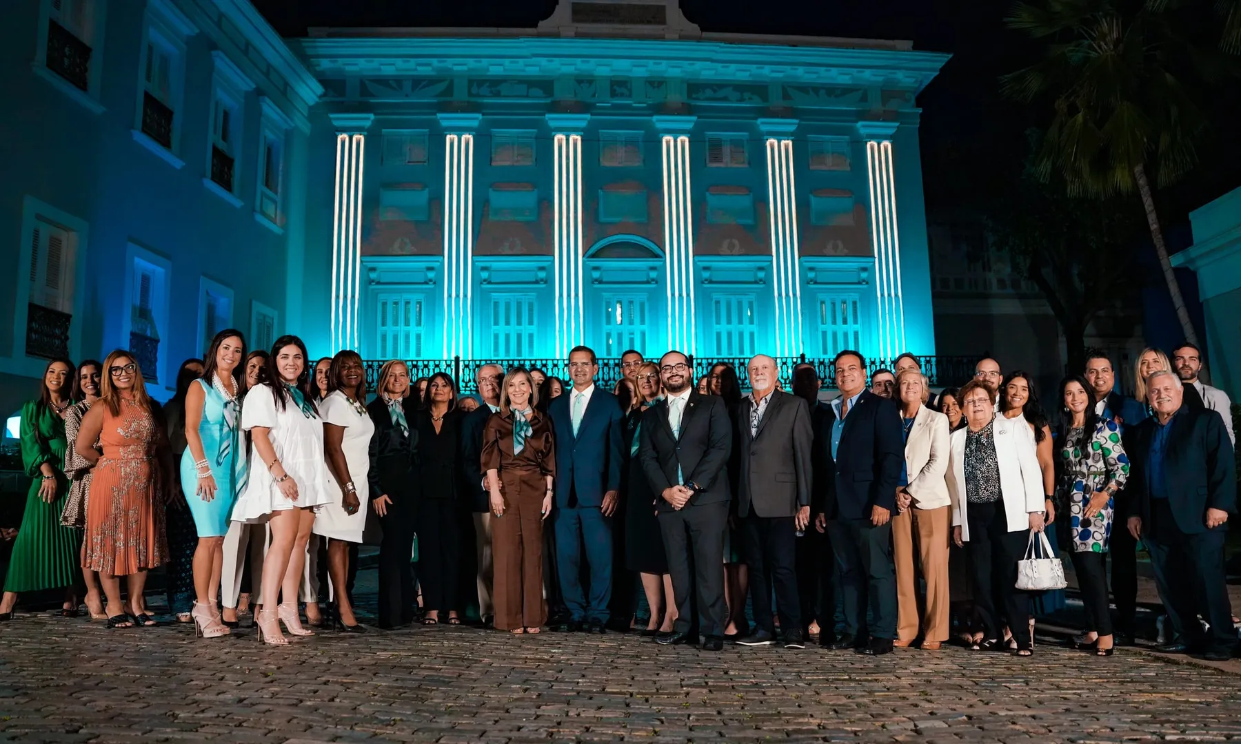 Encienden la Fortaleza para concienciar sobre cáncer cervical