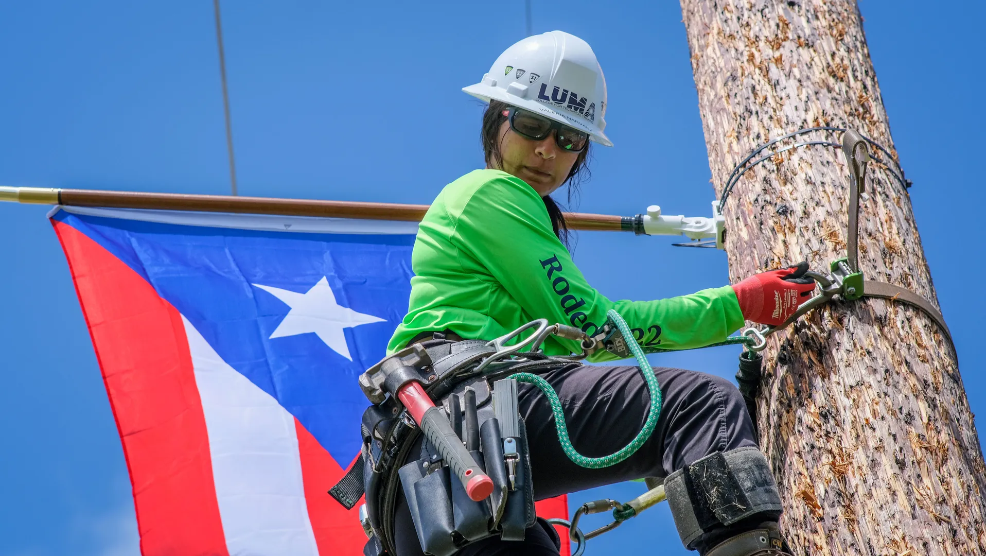 Mujeres se integran a la fuerza laboral como celadoras de línea en LUMA