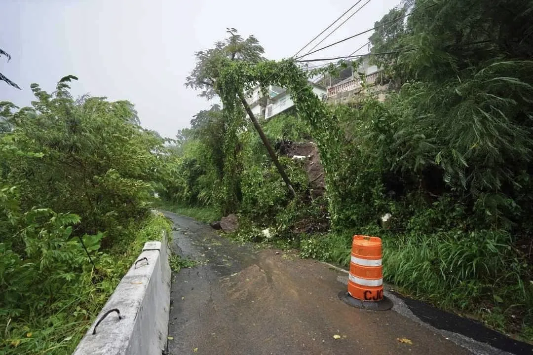 Cierran tramo de Carretera 149 en Villalba por derumbe