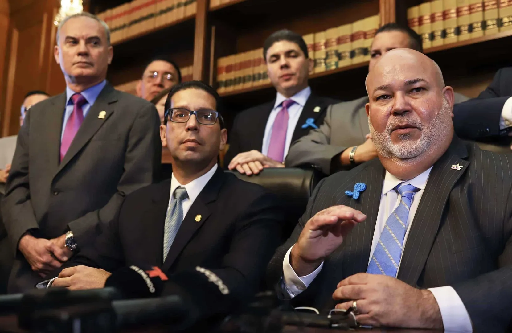 Líderes populares radican querella para evitar uso de fondos públicos en defensa de Charbonier y del Valle