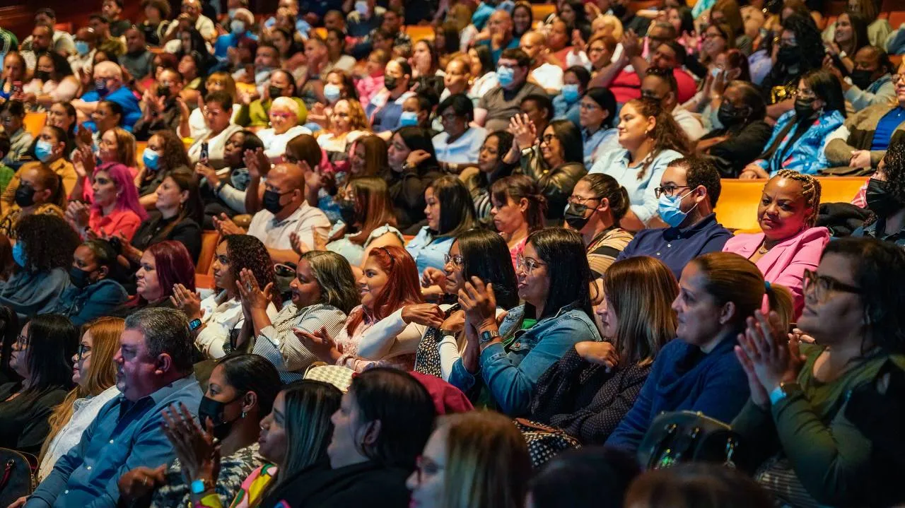 Cambian de estatus 361 empleados de comedores escolares transitorios