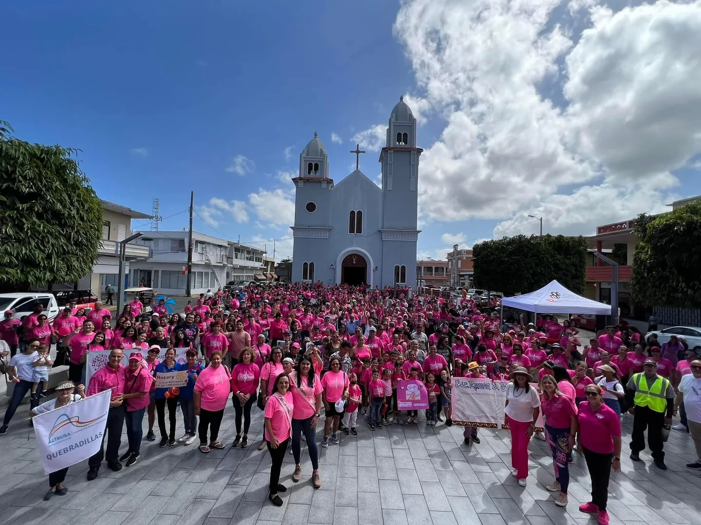 Quebradillas se viste de rosa en la lucha en contra del cáncer de mama
