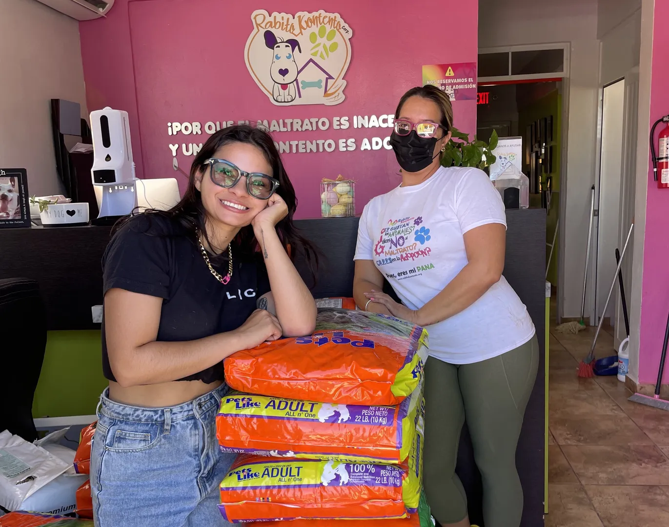 LICK dona 40 bolsas de comida para perro a Rabito Kontento al alcanzar sus 40,000 en Instagram