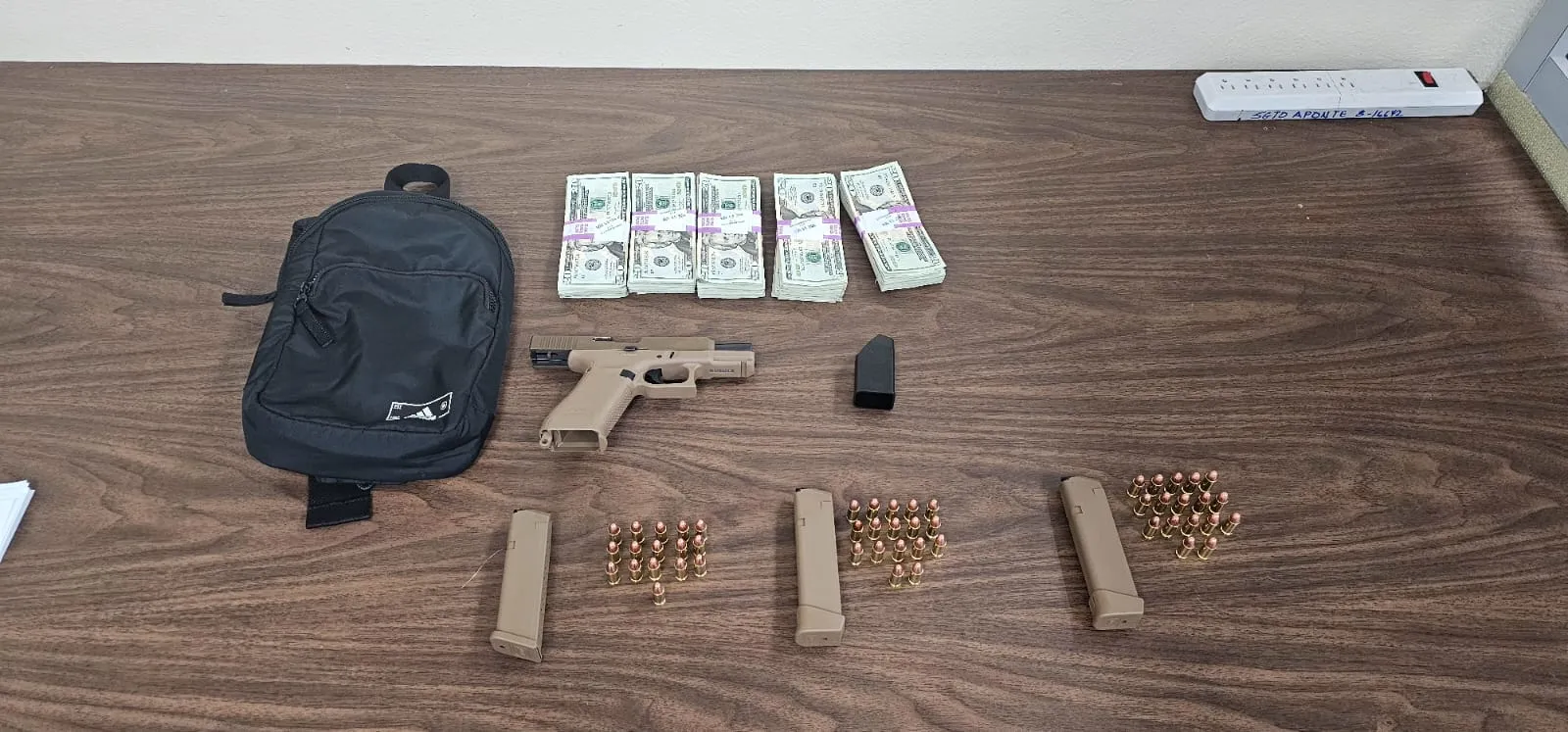 Ocupan arsenal de armas en residencia de Mayagüez