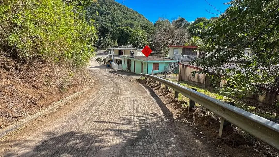 Yauco arranca con los trabajos de limpieza de quebradas e intensifica los de repavimentación