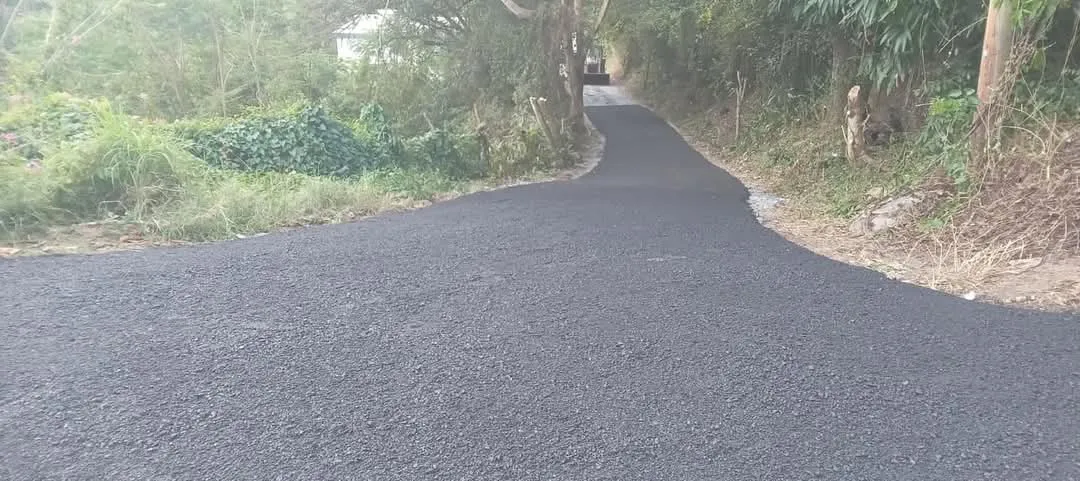 Municipio de San Germán sigue dándole duro a la escarificación y asfalto en sus caminos y  carreteras