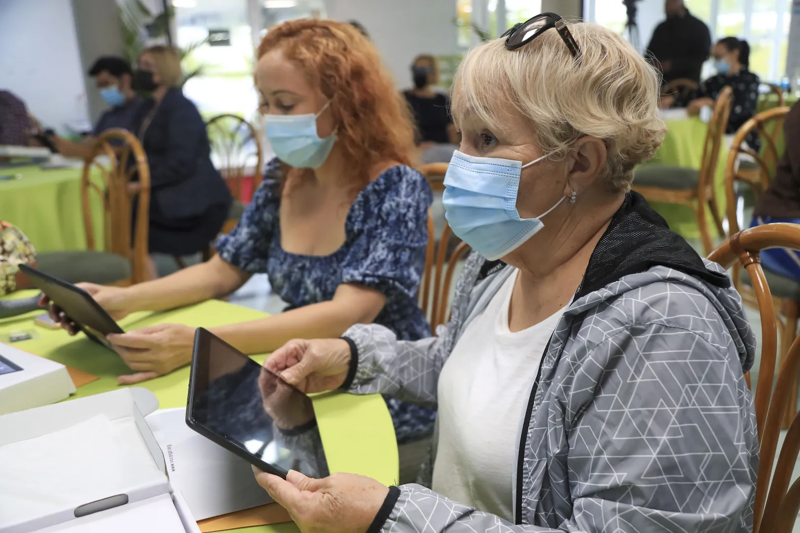Pacientes de cuidado prolongado reciben tabletas electrónicas
