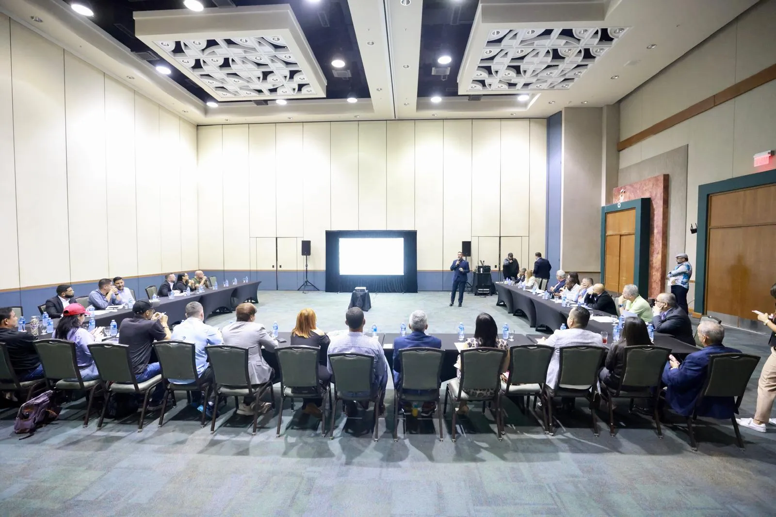 La Alcaldesa de Ponce convoca a líderes del sur para fortalecer el turismo regional