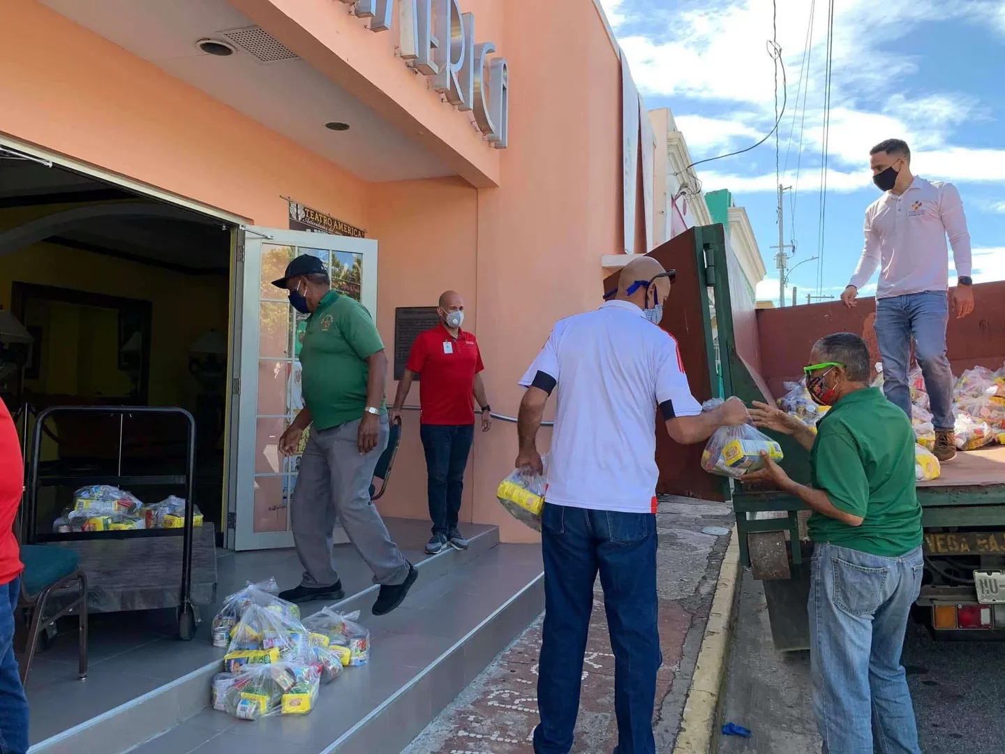 Distribuyen  ‘la comprita puertorriqueña’ en Vega Baja