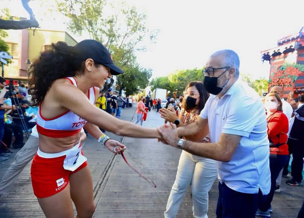 Se corona Beverly Ramos como reina del Maratón La Guadalupe de Ponce