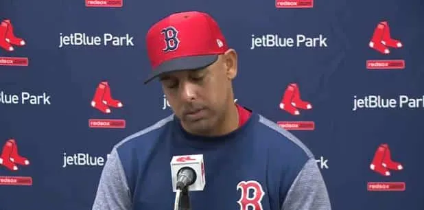 Alex Cora se separa de los Medias Rojas