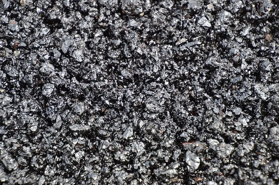 Obreros resultan con quemaduras de brea caliente en puerto de Guayanilla