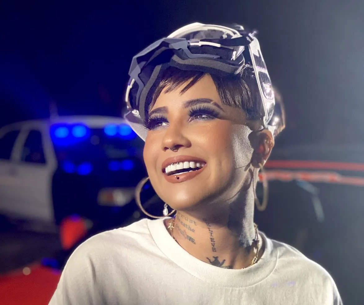 Elysanij estrena sencillo del famoso tema mundial » Killing Me Softly»