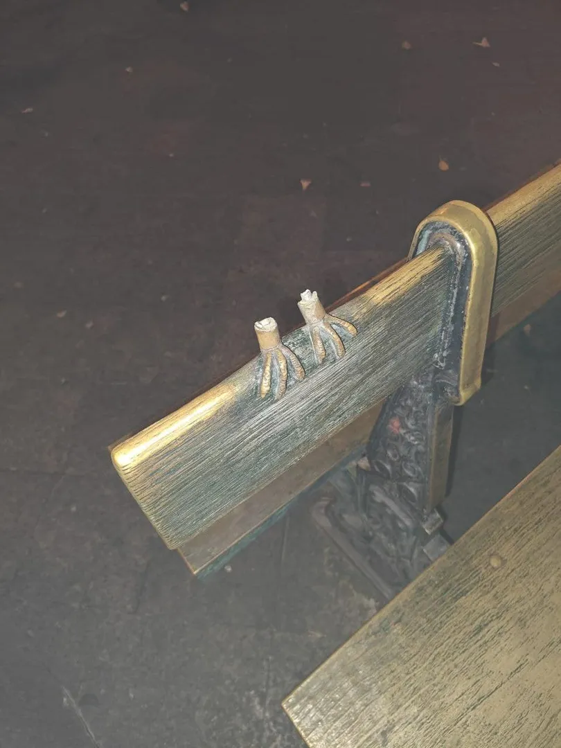 Vandalismo a escultura dedicada a Tite Curet Alonso en Viejo San Juan