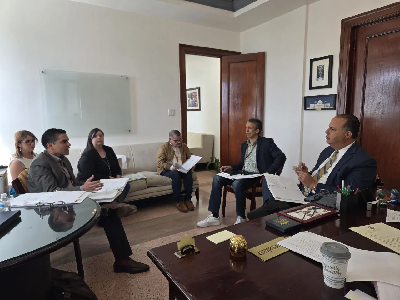 Evalúan enmiendas a la ley de ética gubernamental