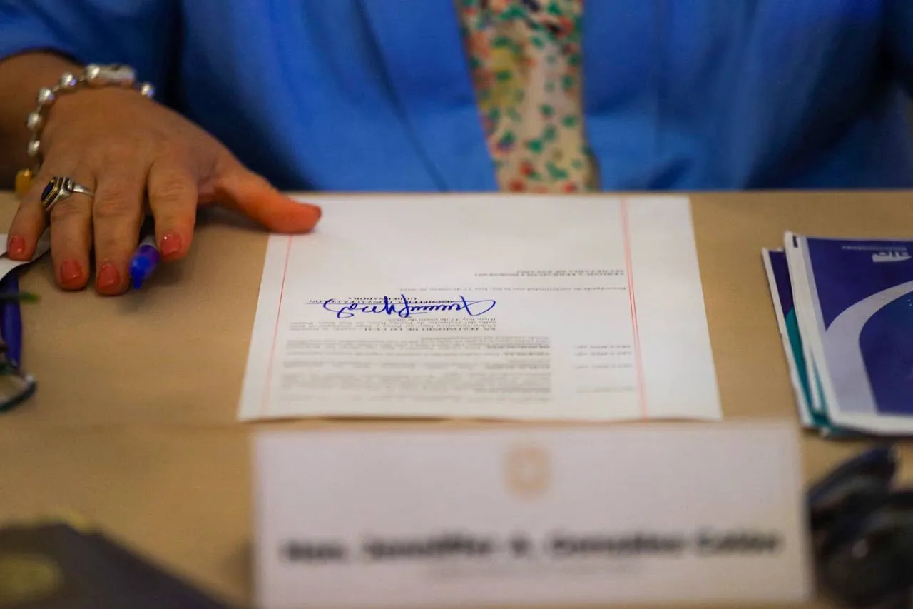 Gobernadora firma Orden Ejecutiva para impulsar el reshoring y fortalecer la manufactura en Puerto Rico