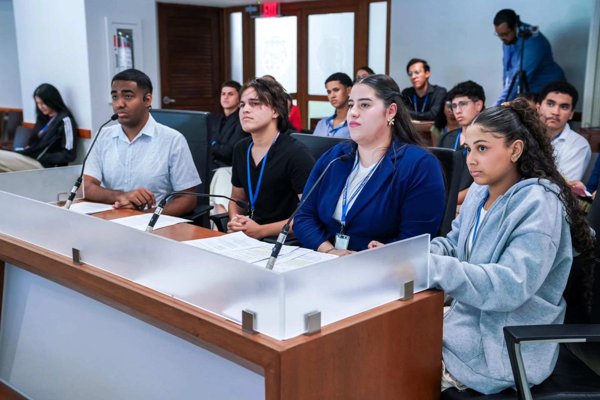 Estudiantes de verano debaten sobre temas sociales en el Senado