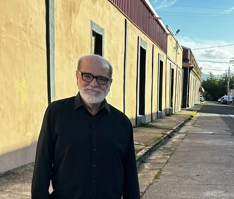 En condición delicada cineasta puertorriqueño Marcos Zurinaga por obstrucción intestinal