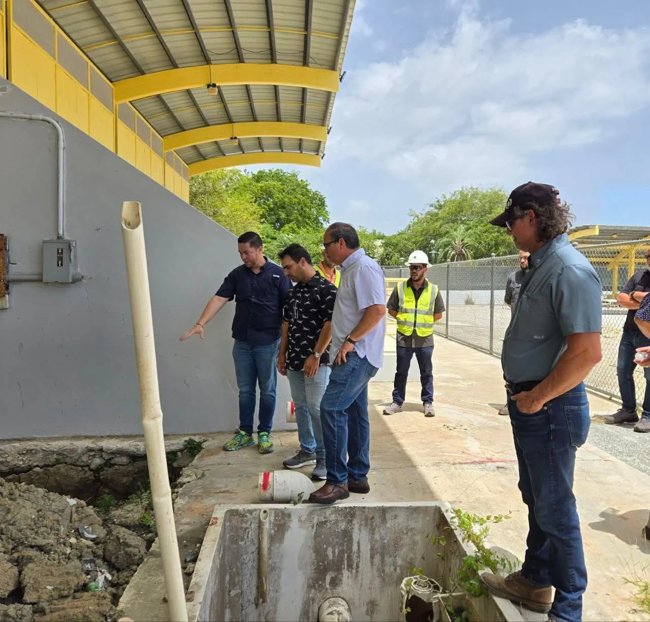 Senador Héctor “Gaby” González exige respuestas por atrasos en la rehabilitación de la piscina Olímpica de Arecibo