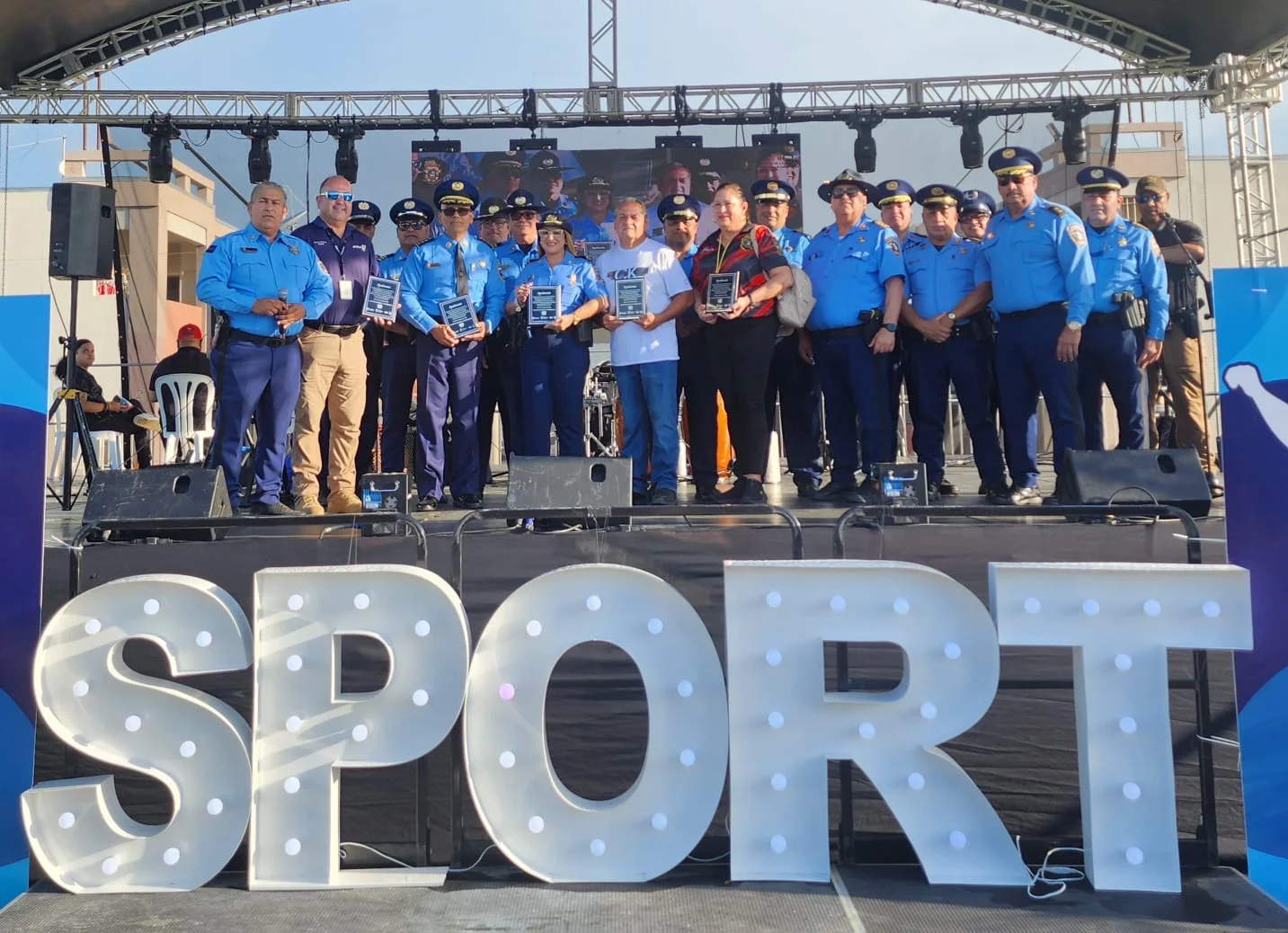 Noche Nacional Afuera en Ponce