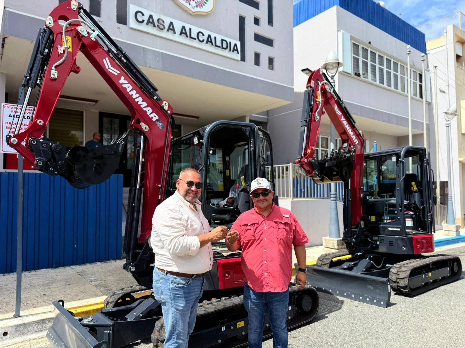 Moca invierte en equipo pesado para construcción
