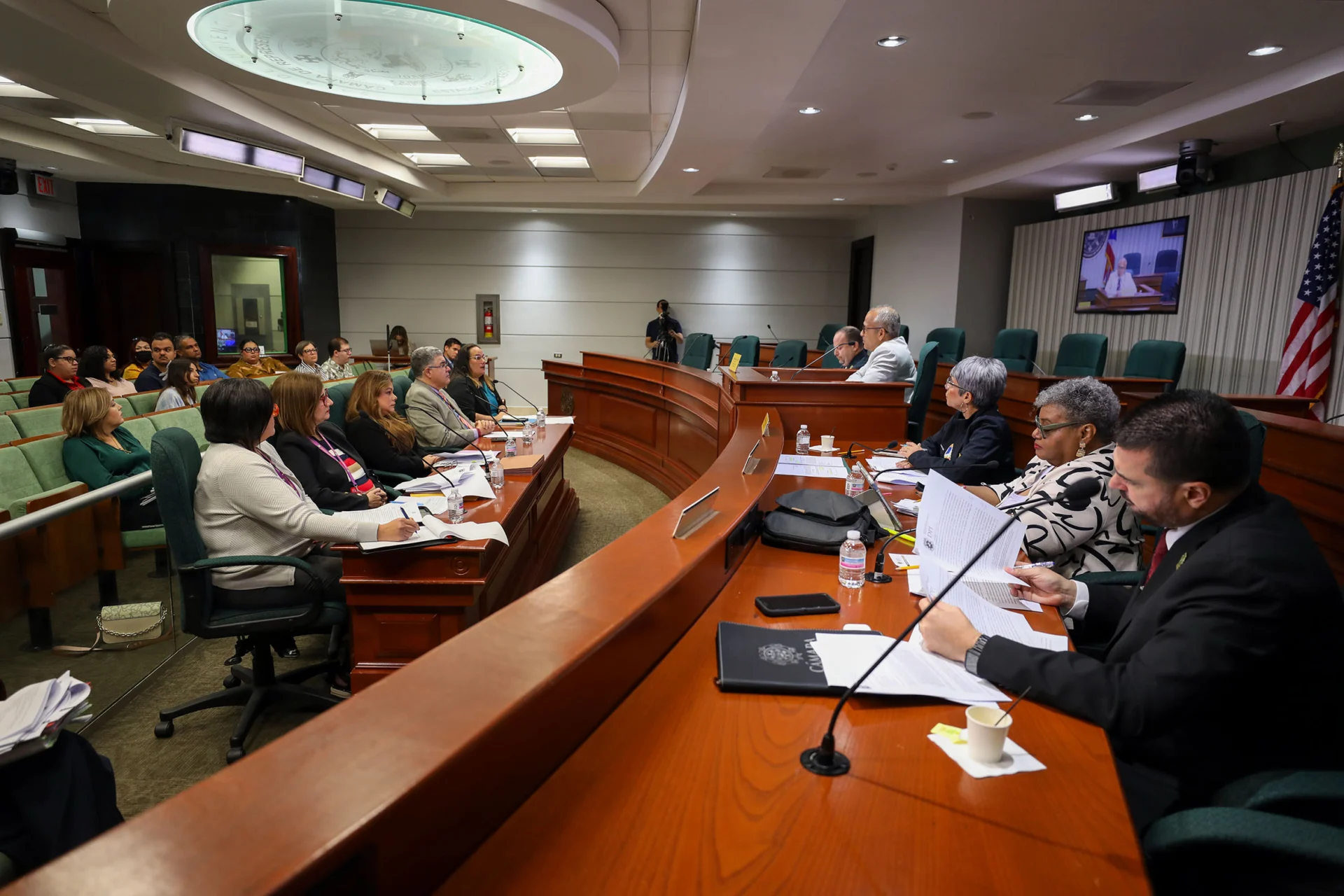 Debaten cómo fortalecer protecciones legales para la población con impedimentos