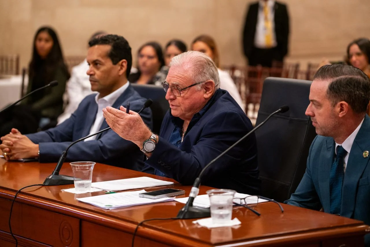 Senado analiza medidas para definir el deslinde costero y regular estructuras en La Parguera