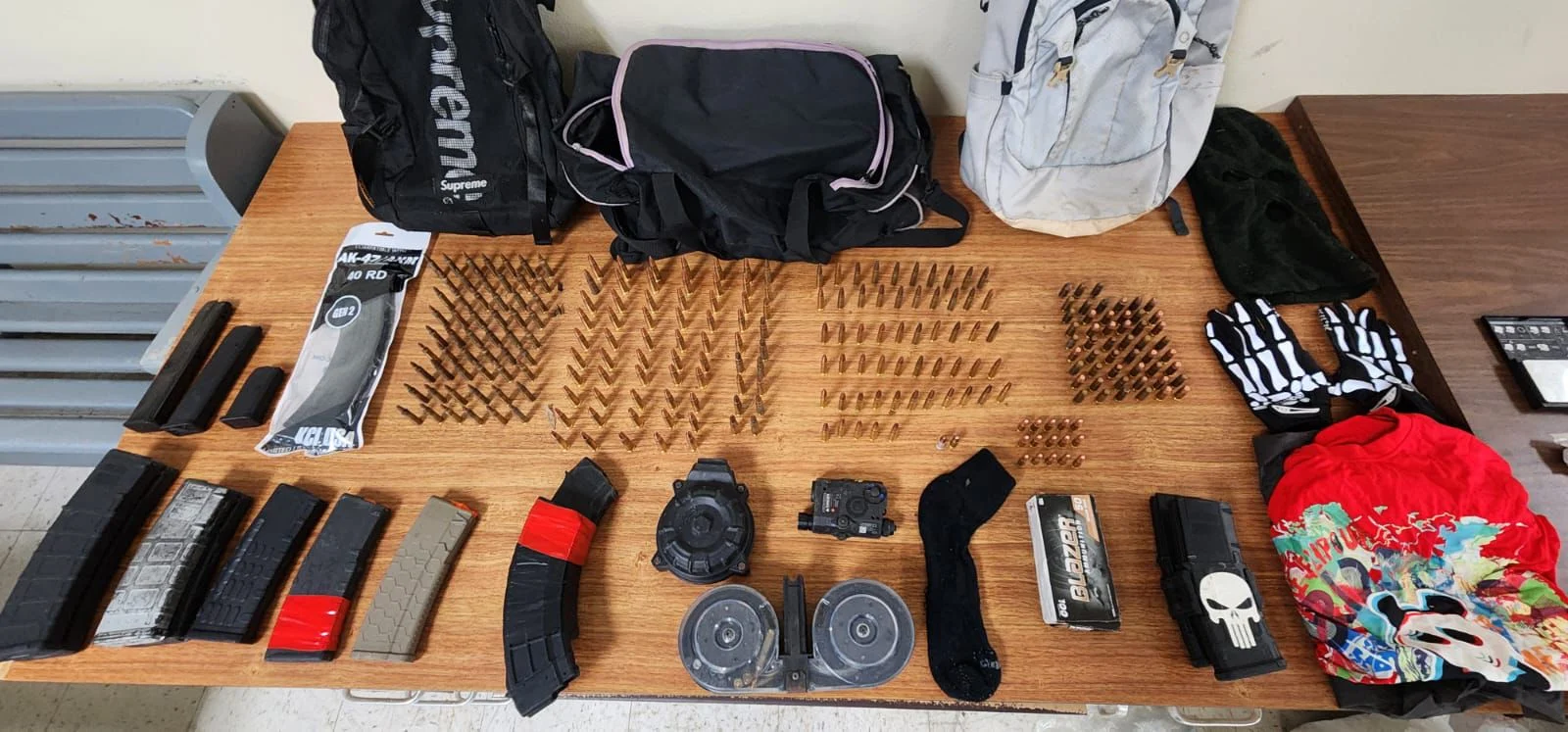 Ocupan armas, municiones y drogas en residencia de Lajas tras investigación por doble asesinato