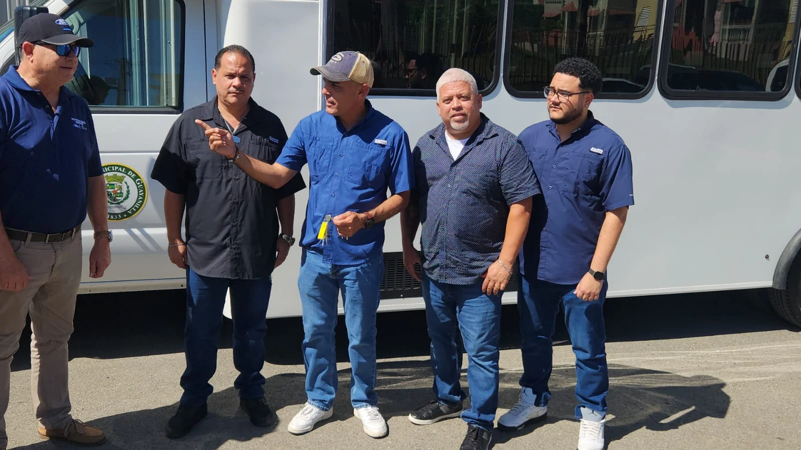 Guayanilla adquiere nueva flota de transporte colectivo con nueve nuevos vehículos