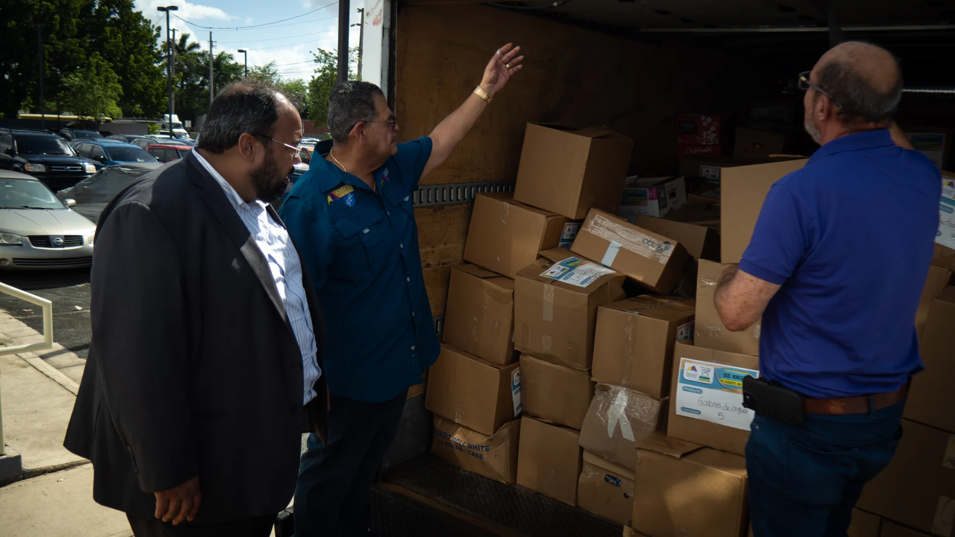 Respuesta masiva del magisterio impulsa segunda entrega de alimentos de la Asociación de Maestros a El Comedor de la Kennedy