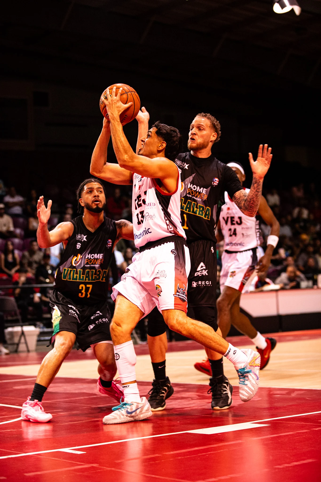 Los Vejigantes defienden su casa ante los Avancinos