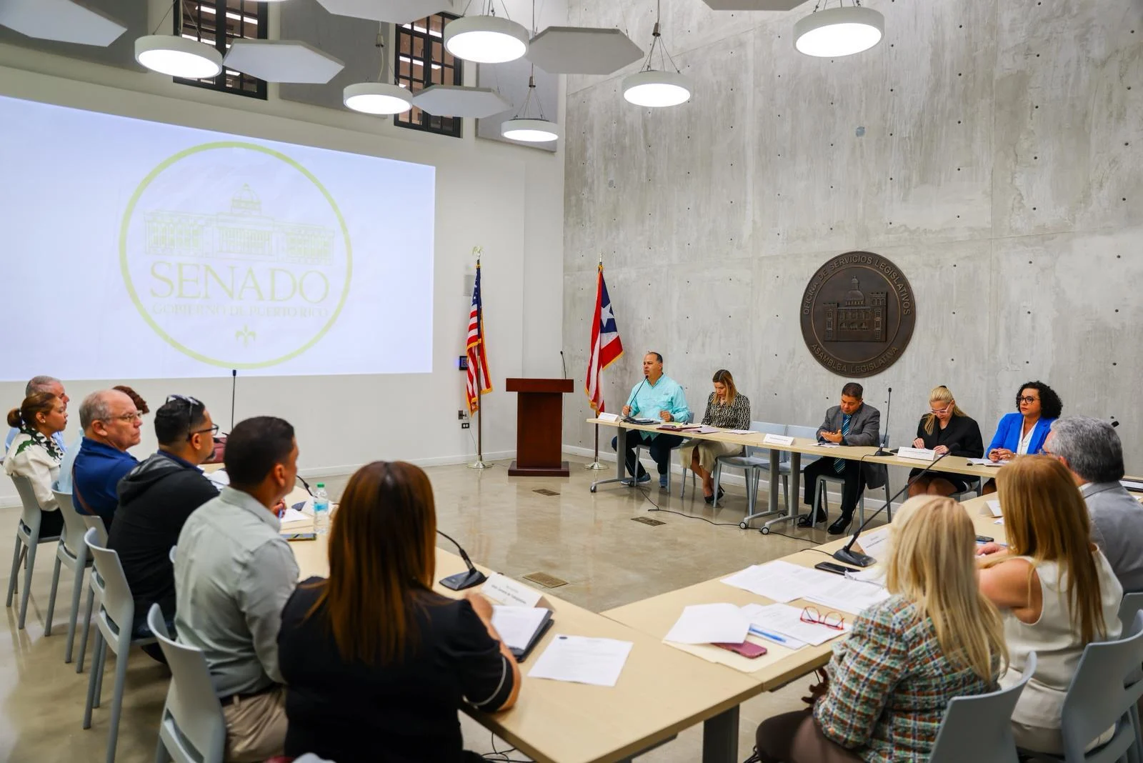 Senado discute en mesa redonda el proyecto que establece proporciones de enfermería en hospitales