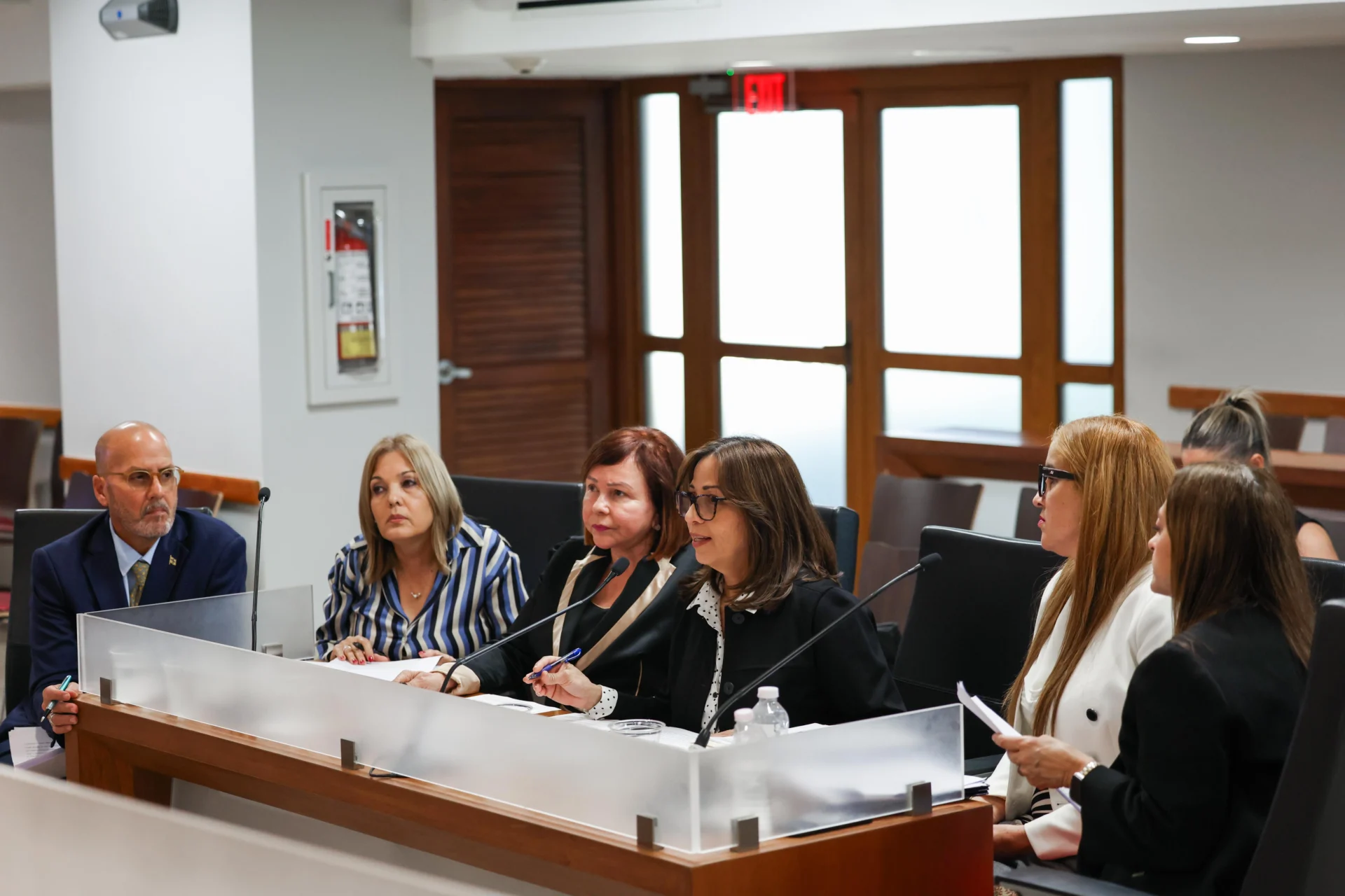 Evalúan programa de desvío para casos de explotación financiera contra adultos mayores