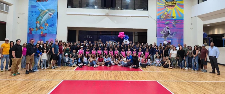 Policía y Alcalde de Aguadilla entregan uniformes a 80 jóvenes de voleibol de la Liga Atlética Policíaca