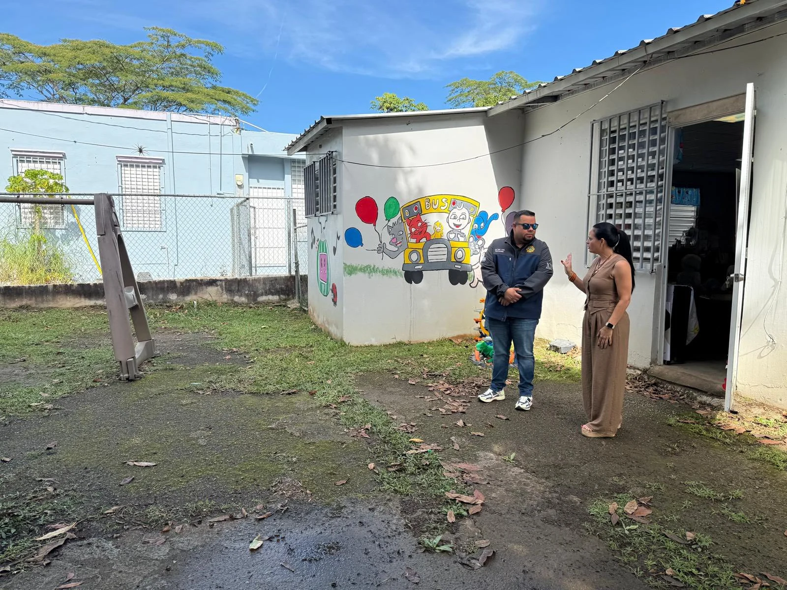 Inspección en escuela y carreteras de Adjuntas por la Cámara de Representantes