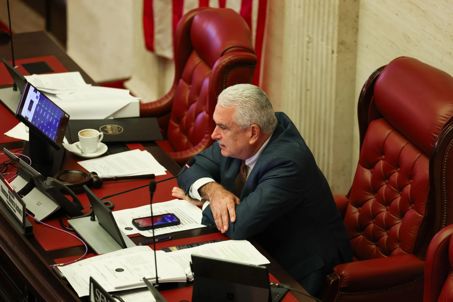 Senado aprueba restringir el uso de escoltas para funcionarios y exfuncionarios