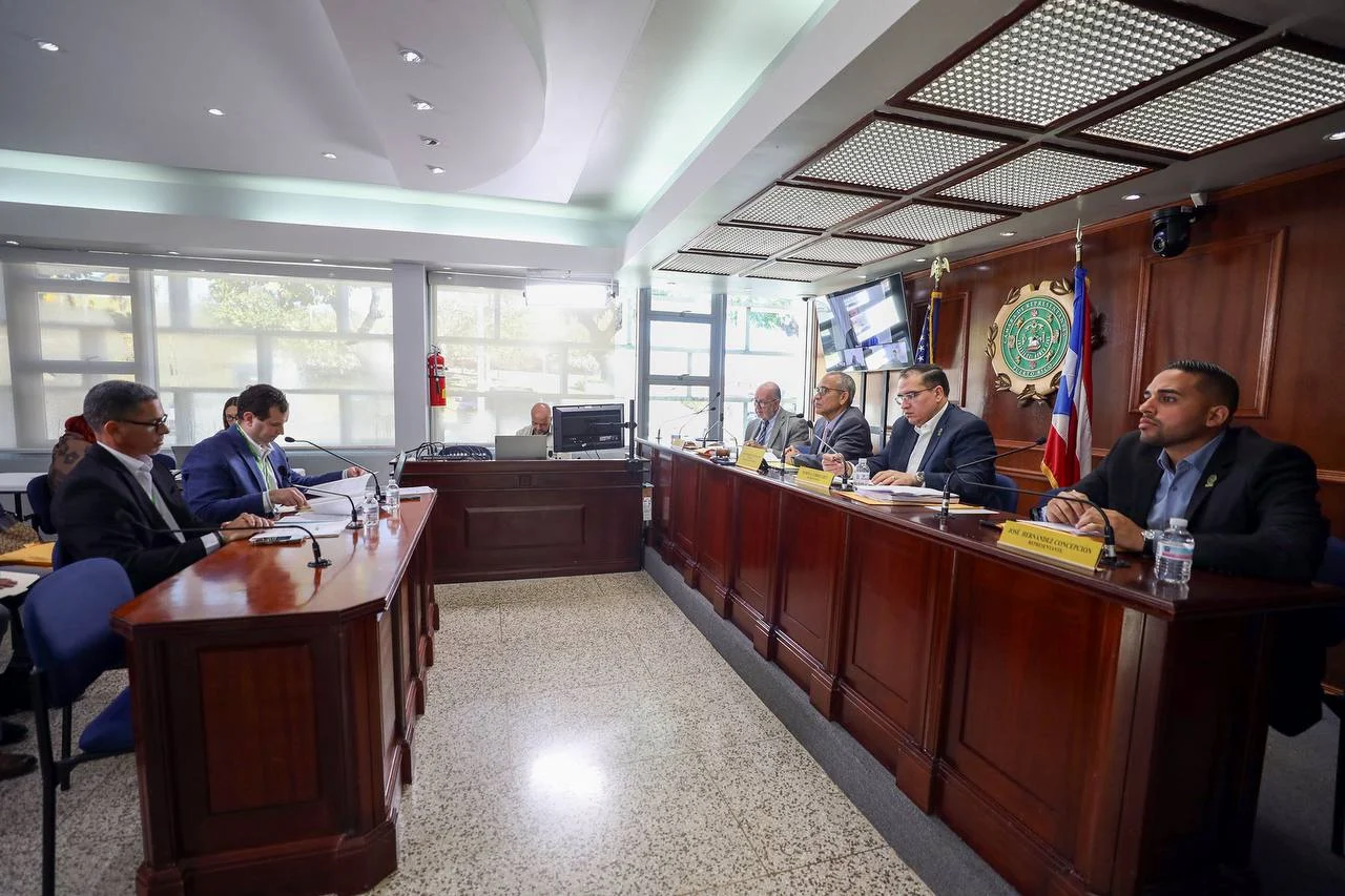 Aseguran que proyectos para reparar luminarias siguen desactivados en FEMA