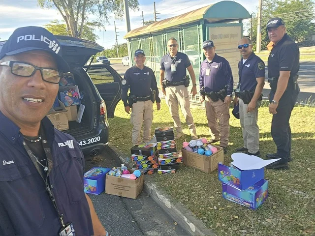 Más de 300 niños reciben regalos en celebración de Reyes en Isabela y Aguadilla
