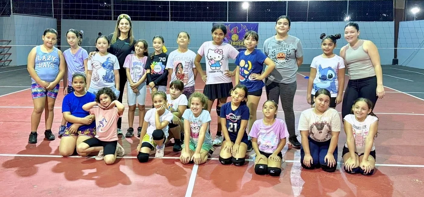 Niños y jóvenes se benefician con clínicas de voleibol gratis en Ciales