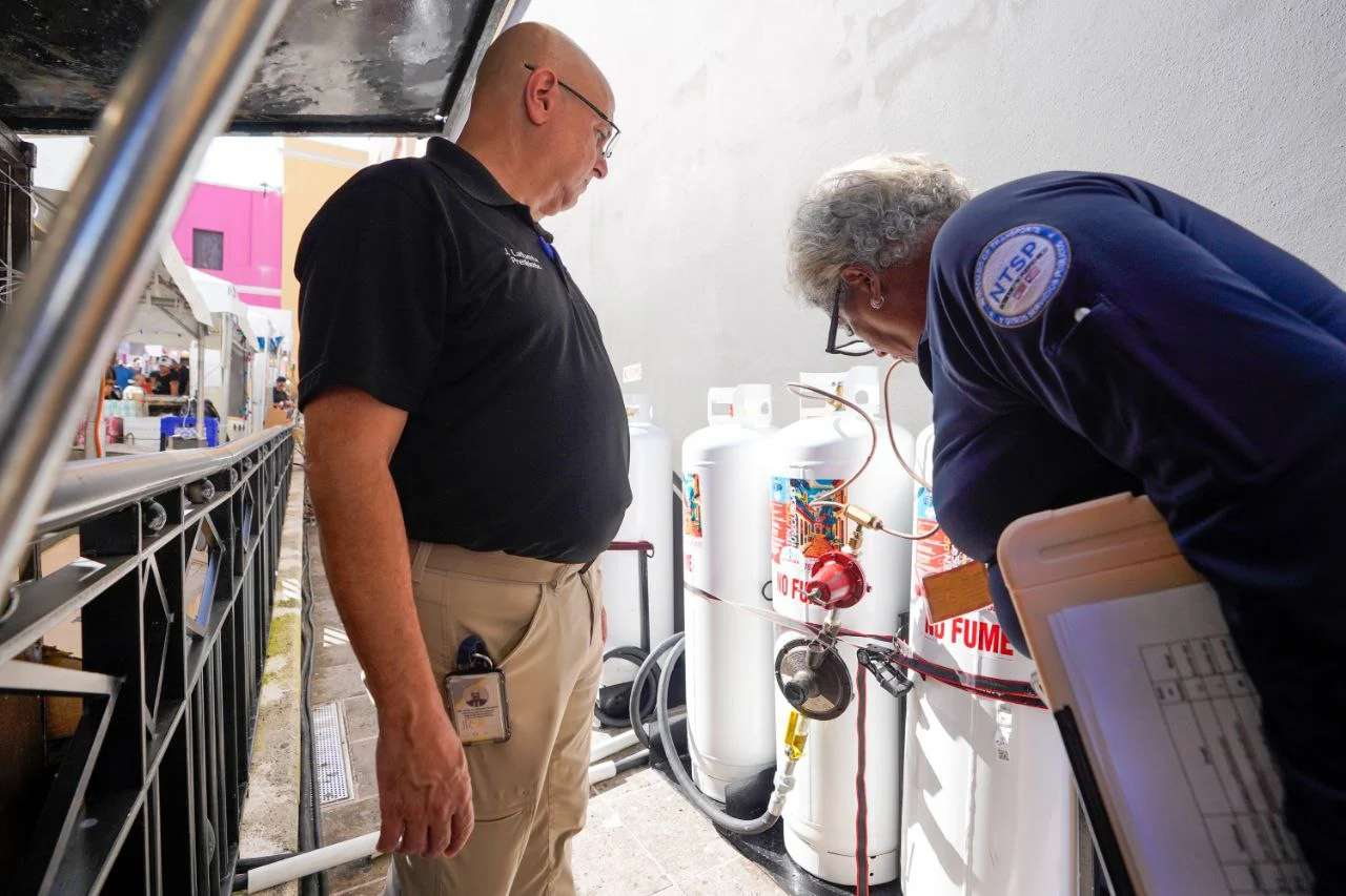NTSP inspecciona líneas de gas en quioscos y refuerza seguridad en el transporte para las Fiestas de la Calle San Sebastián