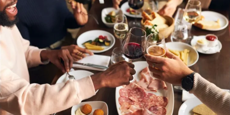 Industria de restaurantes aboga por la eliminación de impuestos y requisitos  onerosos