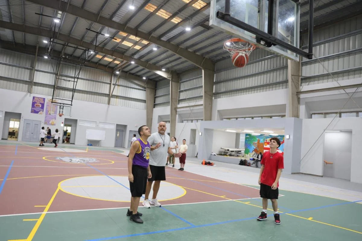 Aguas Buenas impulsa la inclusión a través del baloncesto adaptado para niños con autismo y diversidad funcional