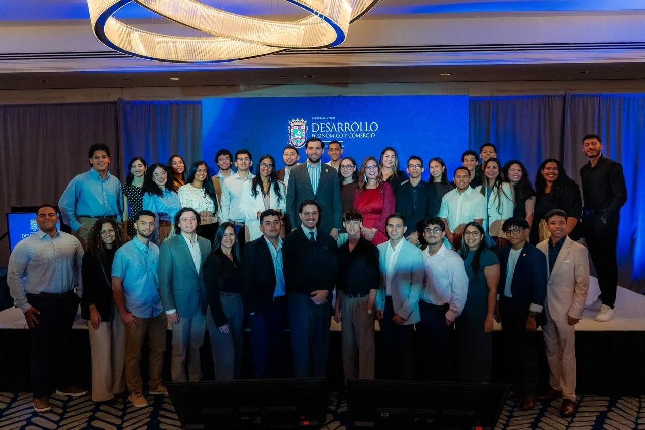 DDEC reconoce a 44 estudiantes participantes de la Beca Teodoro Moscoso