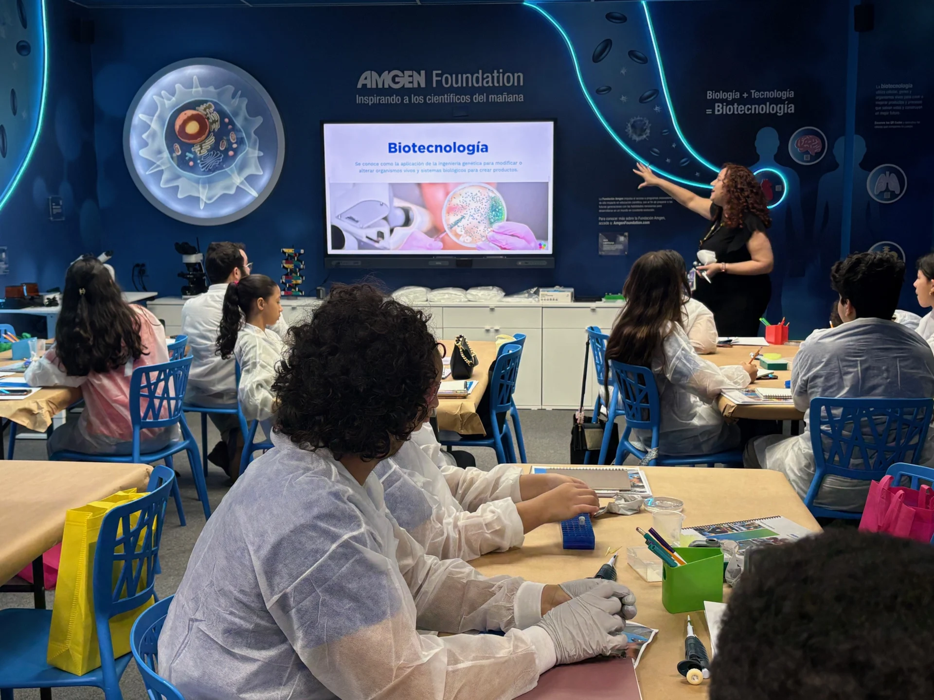 EcoExploratorio y Fundación Amgen inauguran sala “Amgen Biotech Lab” para impulsar la educación en biotecnología en Puerto Rico