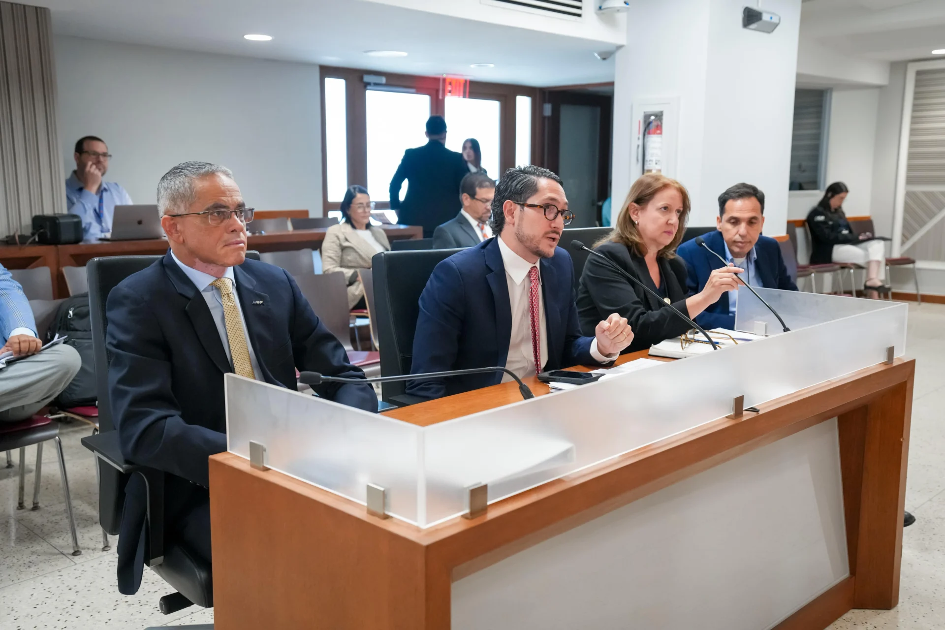 Comisión de Gobierno evalúa medida para restituir autonomía de la OGPe