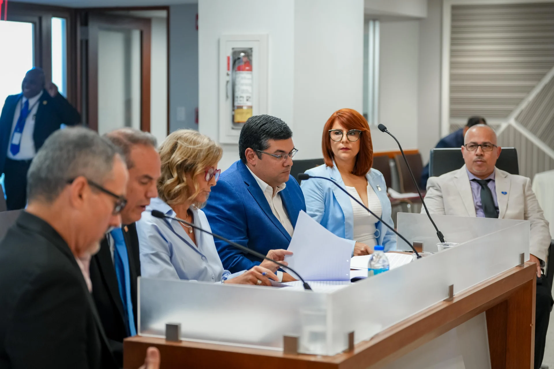 Comisión evalúa medida para establecer honorarios notariales uniformes y obligatorios